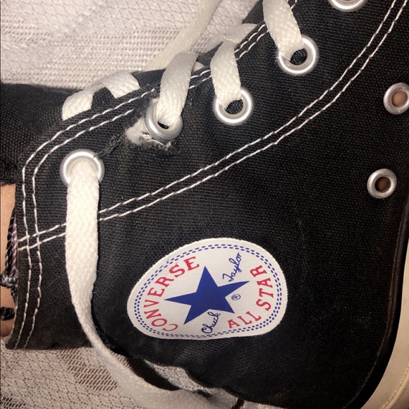 Converses - Picture 2 of 4